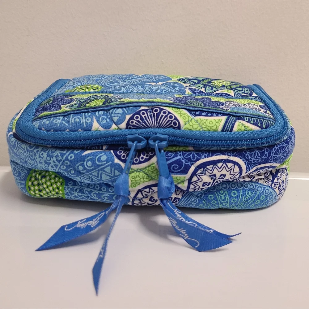 Vera Bradley Hanging Essentials Cosmetic Accessory Bag Blue Doodle Daisy Print